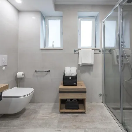 Promenade Apartment *
